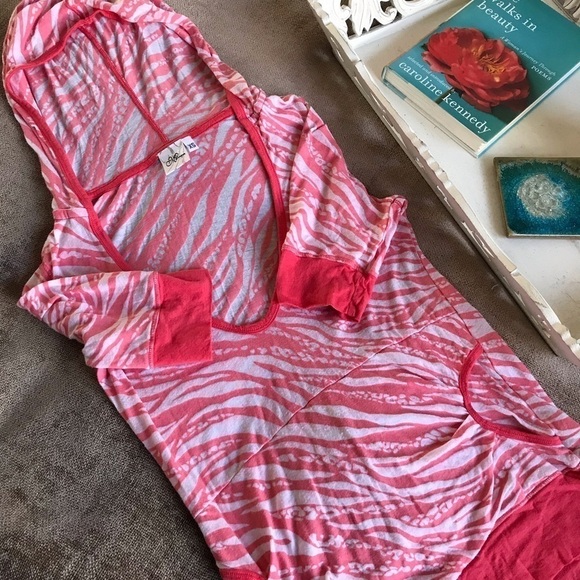 Tops - Hooded Short Sleeve Pink & White Shirt